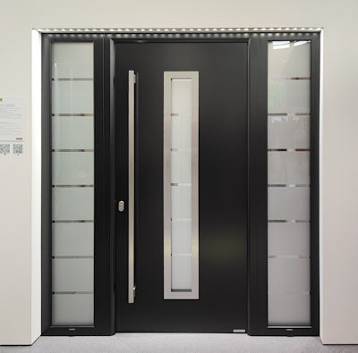 Drzwi zewnetrzne Thermo65 z naświetlami bocznymi z obu stron